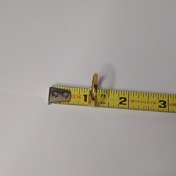 Size 8.25 Gold Tone Ring With Clear Stones - Picture 11 of 14